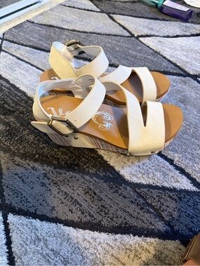 VERY G WEDGE HEELS